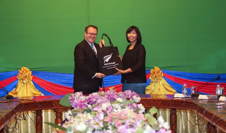 柬埔寨希望促进与新西兰的贸易往来